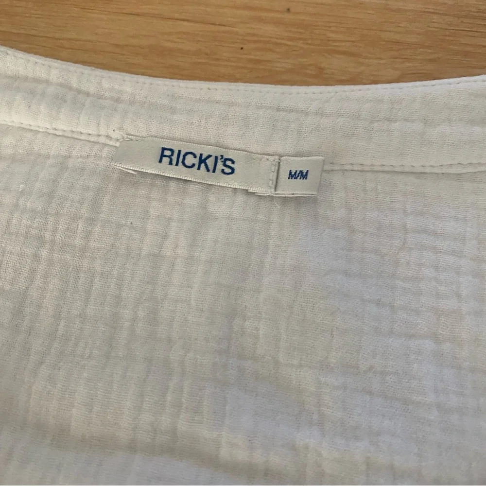 Ricki's Crinkle Gauze V-Neck Blouse - Picture 5 of 12